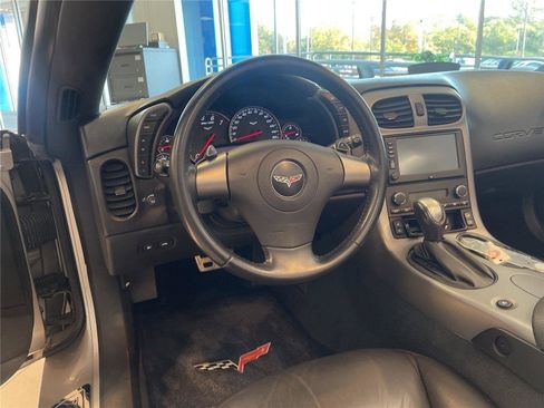 Used 2006 Chevrolet Corvette Convertible w/ Preferred Equipment Group RWD image 17