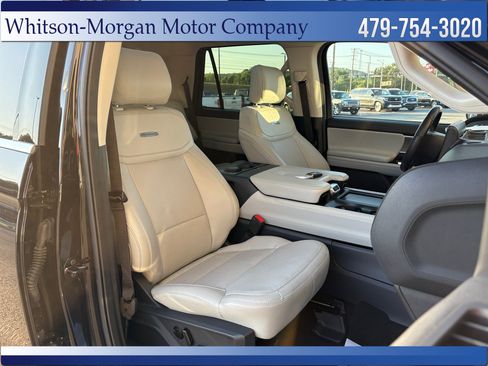 Used 2025 Ford Expedition Platinum w/ Driver's Package AWD/4WD image 15