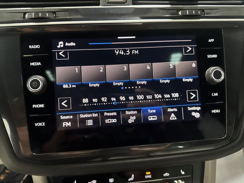 Certified 2024 Volkswagen Tiguan SE R-Line AWD/4WD image 25