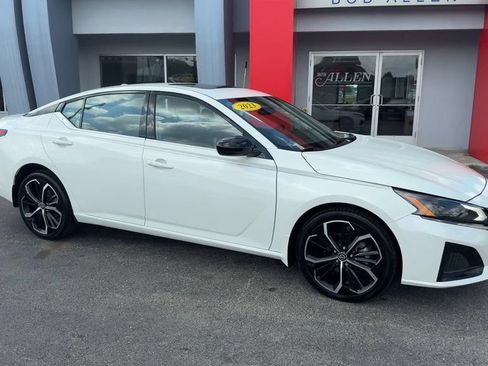 Used 2023 Nissan Altima 2.5 SR w/ SR Premium Package AWD/4WD image 8