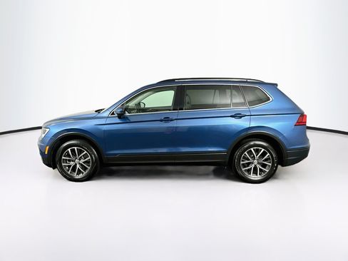 Used 2019 Volkswagen Tiguan SE w/ Panoramic Sunroof Package FWD image 4