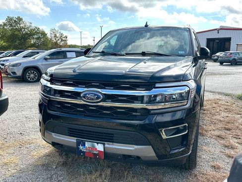 Used 2022 Ford Expedition Max Limited AWD/4WD image 2