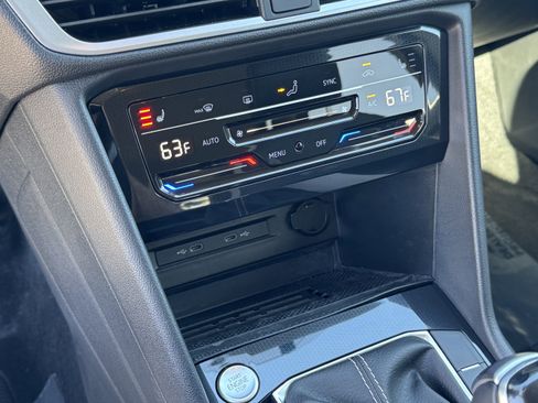 Used 2025 Volkswagen Taos SE image 28