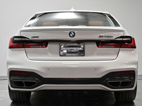 Used 2022 BMW M760i xDrive w/ Luxury Rear Seating Package image 17