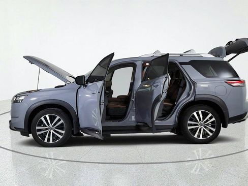 Used 2024 Nissan Pathfinder Platinum w/ Lighting Package (N93) AWD/4WD image 11