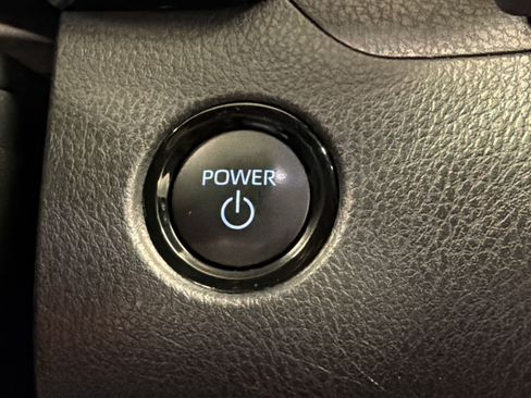 Used 2025 Toyota Camry SE w/ Convenience Package FWD image 15