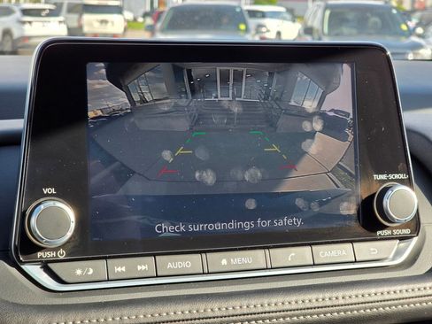 Used 2025 Nissan Rogue SV image 21