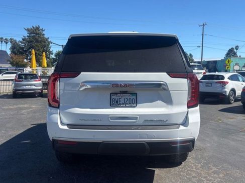 Used 2021 GMC Yukon XL Denali w/ Denali Premium Package AWD/4WD image 3