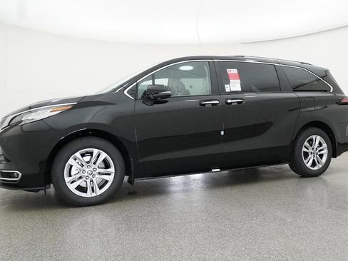 New 2026 Toyota Sienna Limited image 3