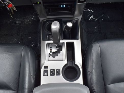 Used 2010 Toyota 4Runner SR5 AWD/4WD image 27