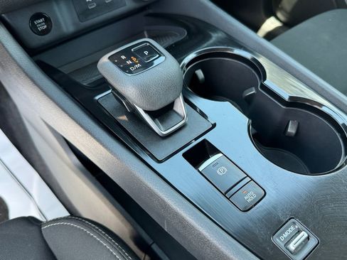 Used 2024 Nissan Rogue S FWD image 28
