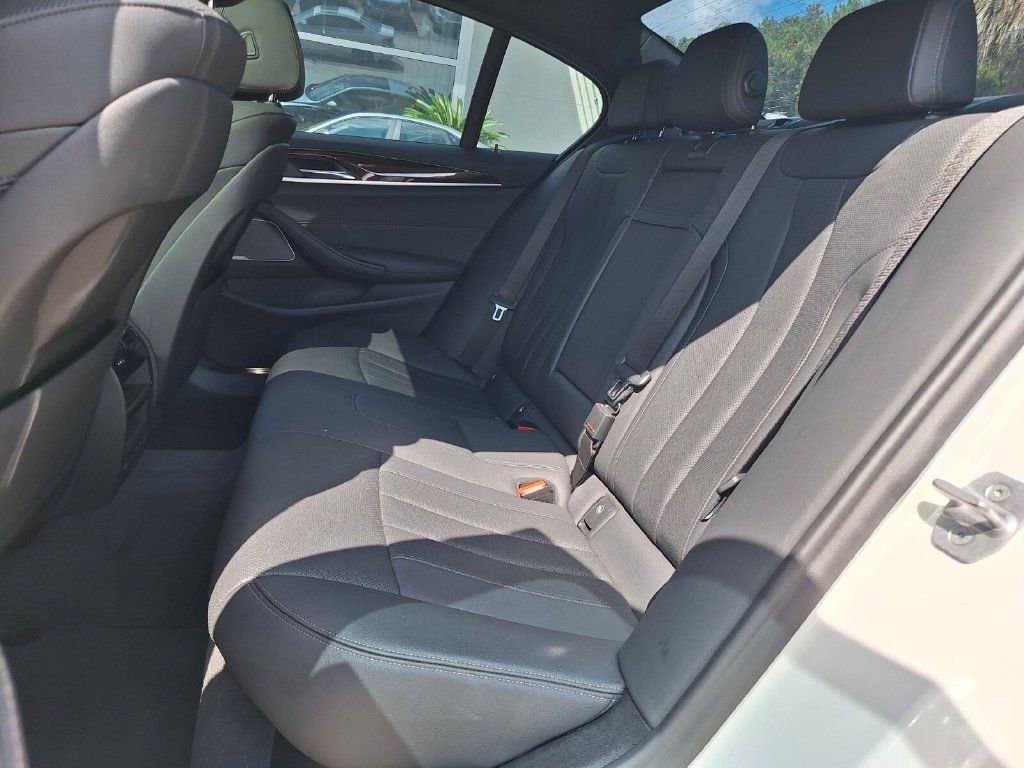 Used 2021 BMW 530i w/ M Sport Package RWD image 12