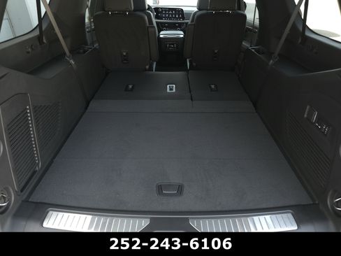 Used 2025 Chevrolet Suburban Z71 w/ Z71 Off-Road Package AWD/4WD image 40