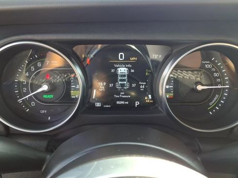 Used 2023 Jeep Wrangler Unlimited Sahara AWD/4WD image 11