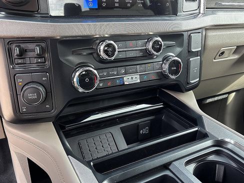 New 2026 Ford F250 Platinum w/ Platinum Plus Package AWD/4WD image 17