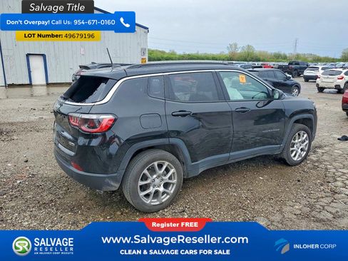 Used 2023 Jeep Compass Latitude w/ Sun and Sound Group AWD/4WD image 4
