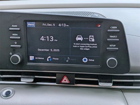 Used 2022 Hyundai Elantra SEL image 16