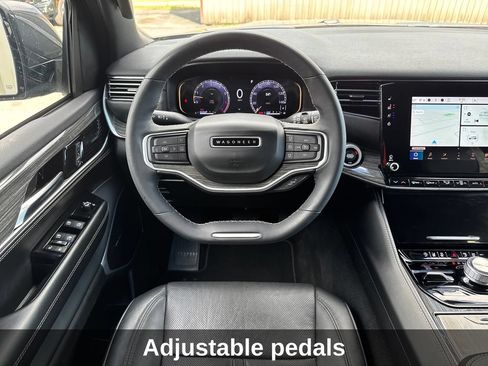 Used 2022 Jeep Wagoneer Series III w/ Flexible Seating Group AWD/4WD image 15