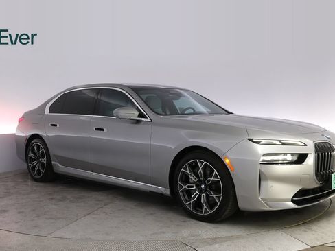 Used 2023 BMW i7 xDrive60 AWD/4WD image 13