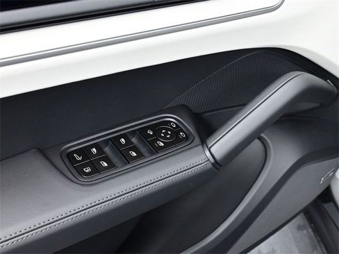 New 2026 Porsche Cayenne S image 9