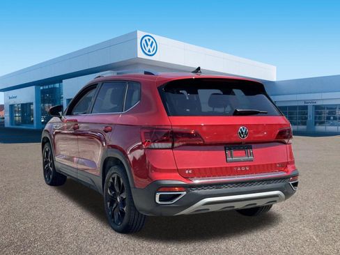 Used 2023 Volkswagen Taos SE w/ Panoramic Sunroof Package AWD/4WD image 5