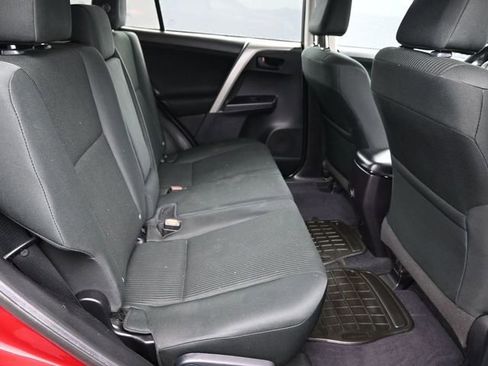 Used 2018 Toyota RAV4 LE image 31