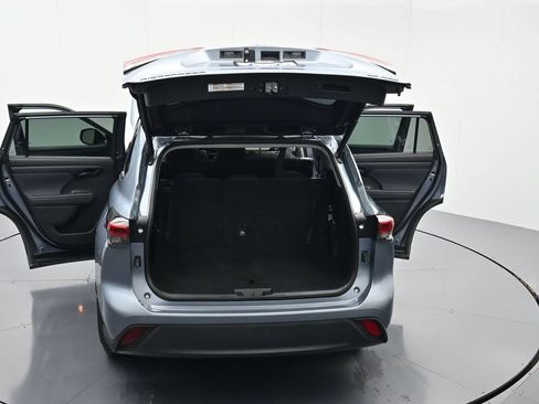 Used 2023 Toyota Highlander LE AWD/4WD image 45