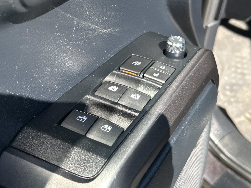 Certified 2017 Toyota Tacoma TRD Off-Road AWD/4WD image 12