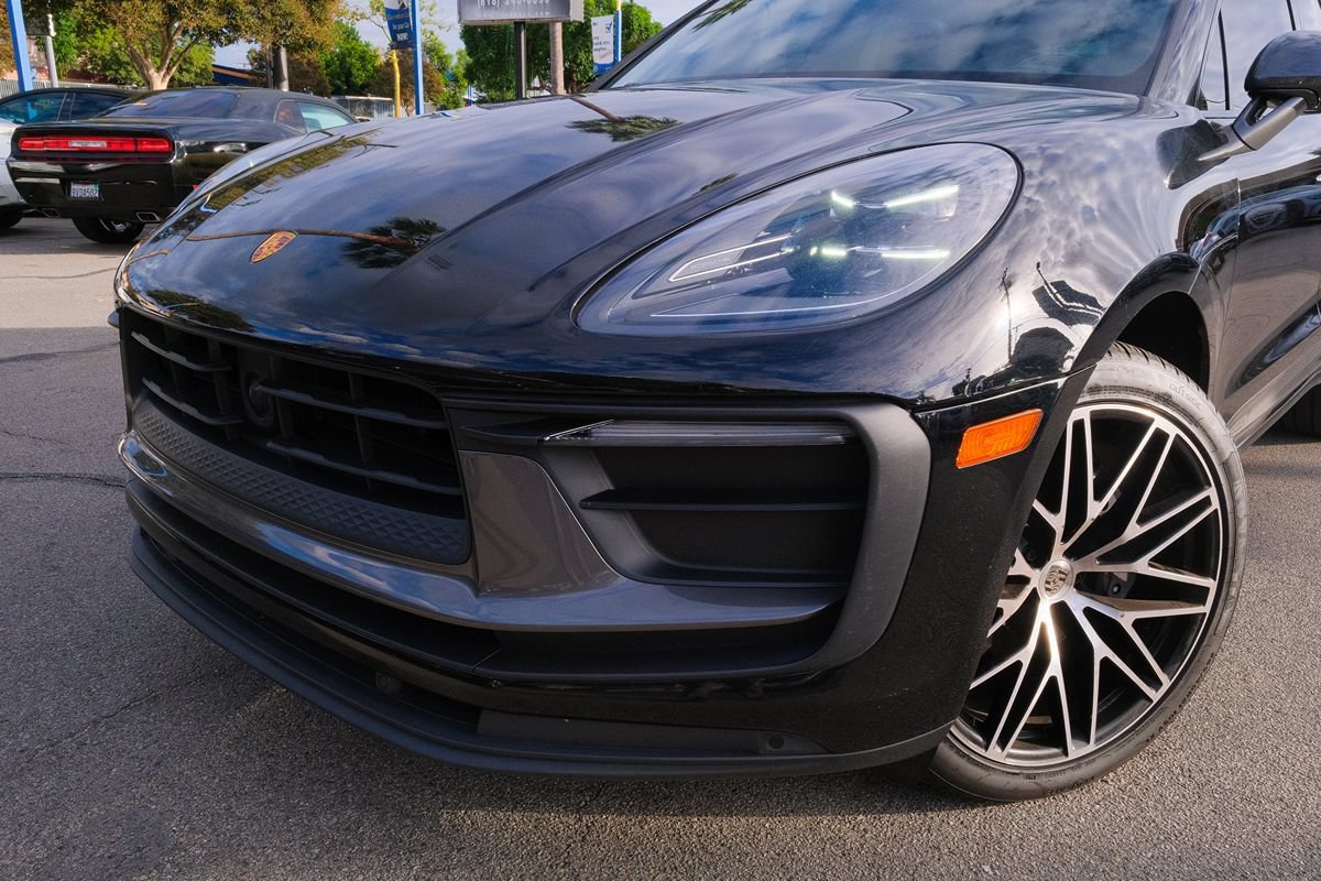 Used 2023 Porsche Macan Turbo AWD/4WD image 8