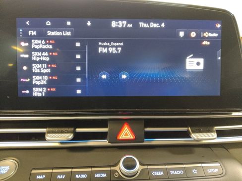 Used 2024 Hyundai Elantra SEL image 25