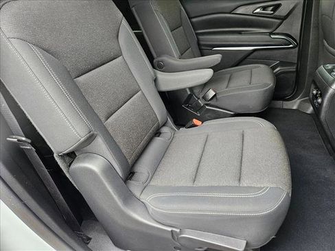 Used 2025 Chevrolet Traverse LT image 19