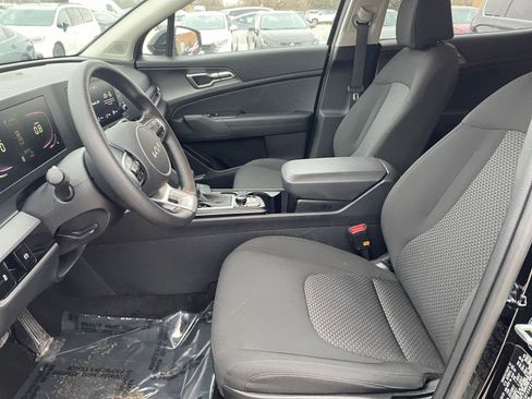Used 2025 Kia Sportage LX image 24