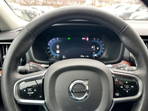 Used 2025 Volvo V60 B5 Cross Country Plus image 24