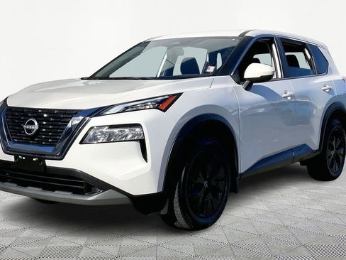 Used 2023 Nissan Rogue SV image 3