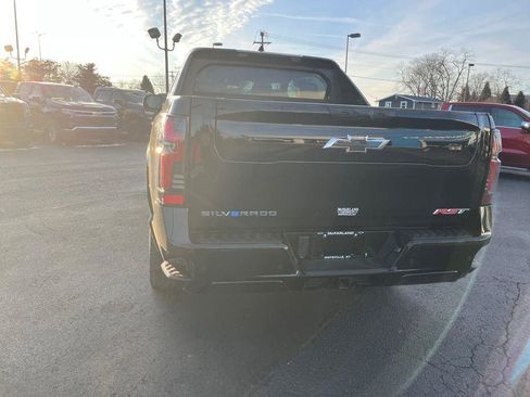 Used 2025 Chevrolet Silverado EV RST AWD/4WD image 4