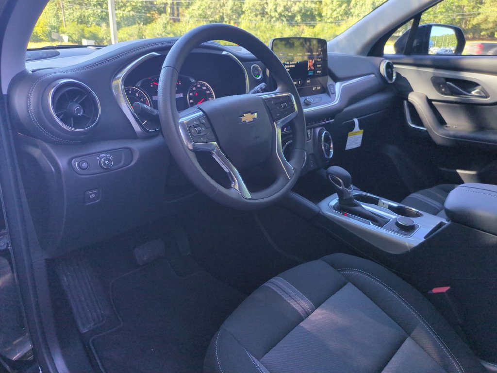 New 2026 Chevrolet Blazer LT w/ Midnight/Sport Edition FWD image 16