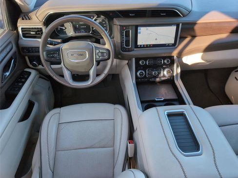 Used 2021 GMC Yukon Denali w/ Denali Premium Package image 27