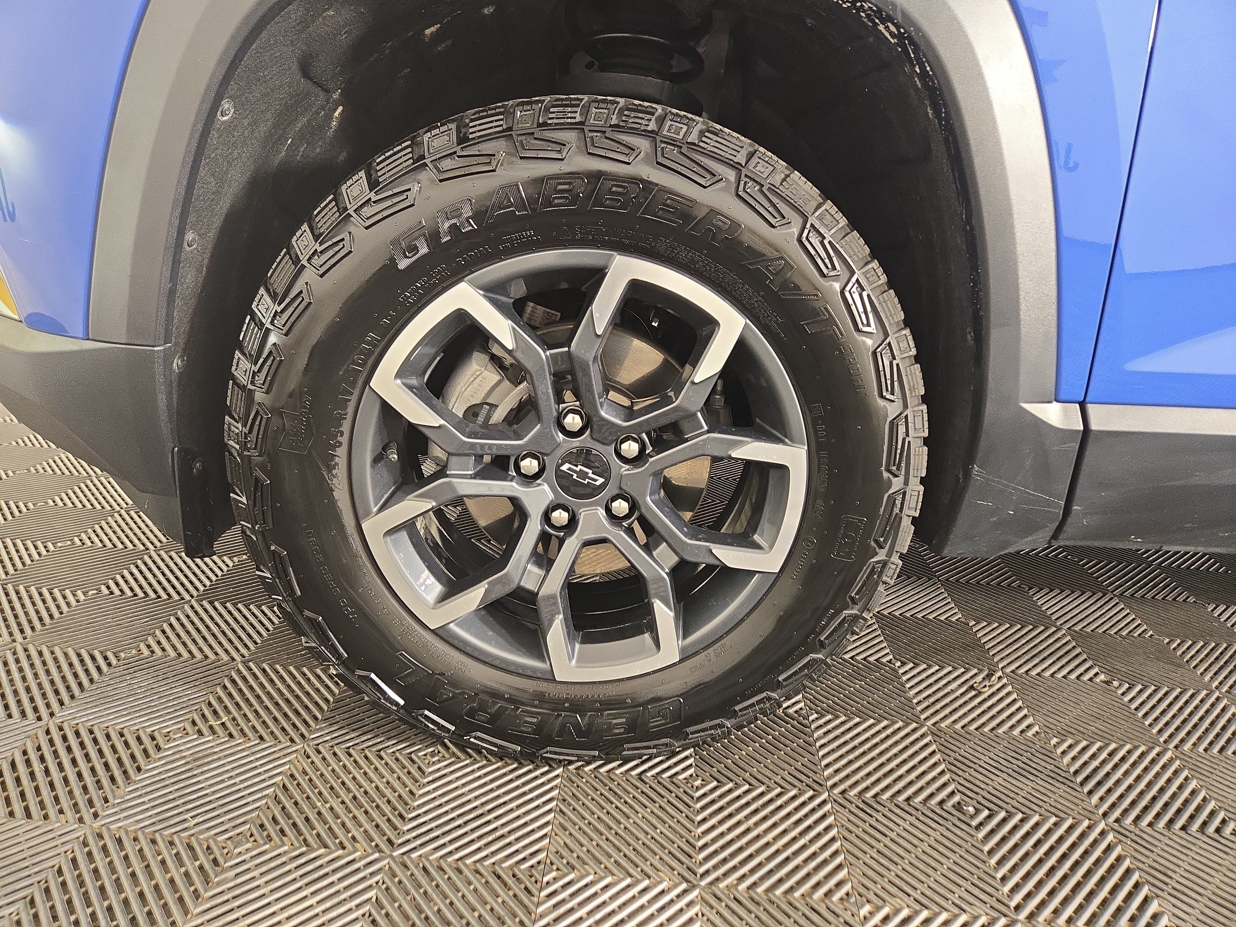 Certified 2025 Chevrolet Equinox ACTIV w/ Safety and Technology Package FWD image 34