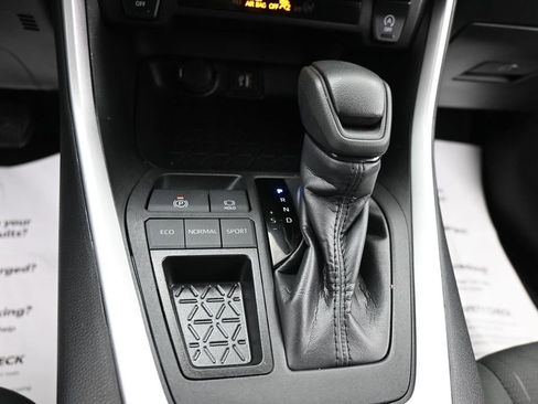 Used 2024 Toyota RAV4 XLE FWD image 22