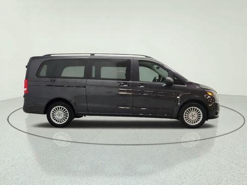 Used 2023 Mercedes-Benz Metris image 4