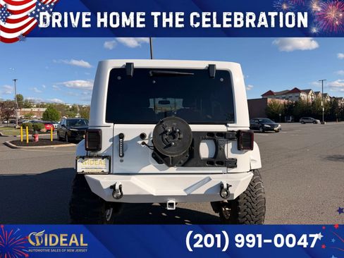 Used 2016 Jeep Wrangler Unlimited Sahara w/ Connectivity Group AWD/4WD image 7