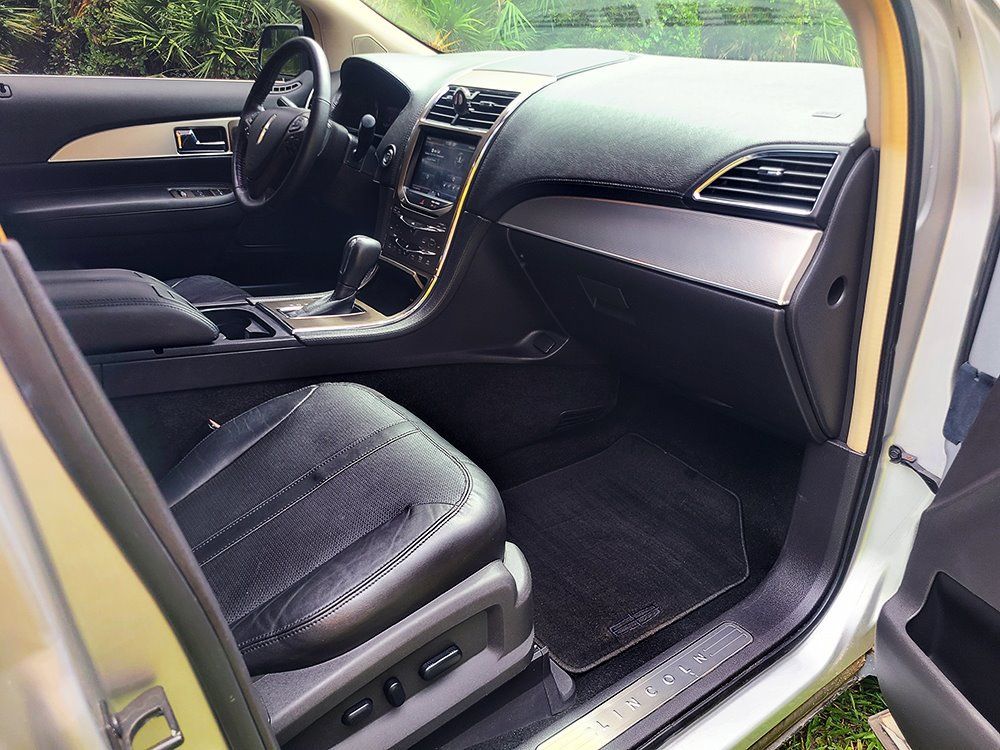 Used 2011 Lincoln MKX 2WD image 13