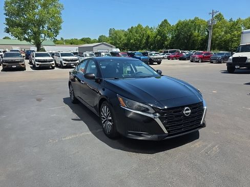 Used 2025 Nissan Altima 2.5 SV FWD image 5