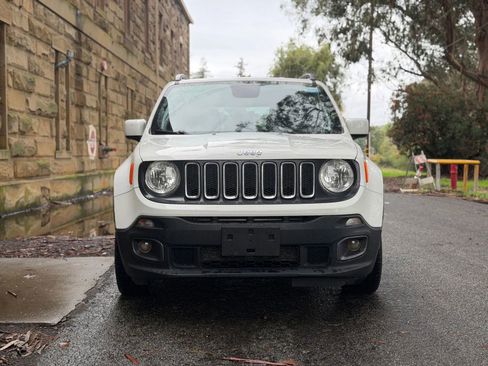 Used 2018 Jeep Renegade Latitude w/ UConnect 8.4 Nav Group image 37