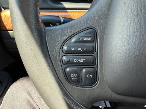 Used 2001 Lincoln Continental FWD image 19