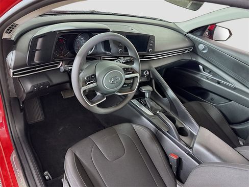 Used 2023 Hyundai Elantra SEL w/ Preferred Accessory Package image 3