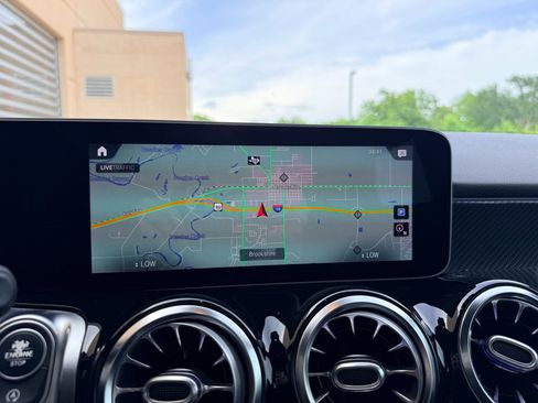 Used 2021 Mercedes-Benz GLB 250 image 17