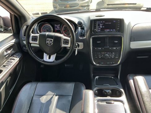 Used 2018 Dodge Grand Caravan GT FWD image 16