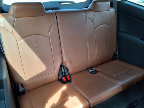 Used 2015 Chevrolet Traverse LT image 21