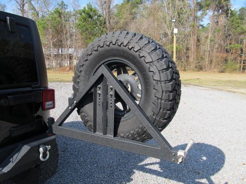 Used 2016 Jeep Wrangler Unlimited Rubicon w/ Connectivity Group image 39